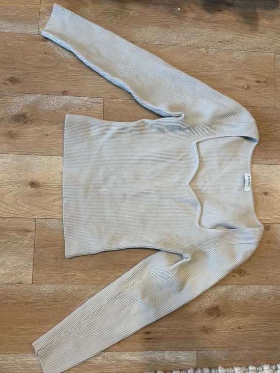 Babaton Beige Ribbed V-Neck Sweater - Picture 4 of 4